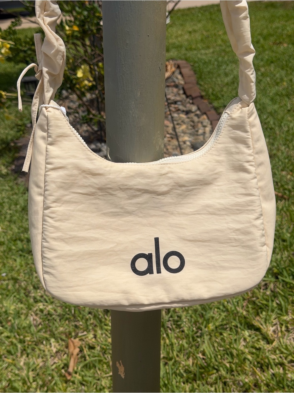ALO YOGA Cream Shoulder/Crossbody Bag with Ruched Strap - Picture 9 of 16